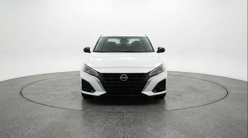 Glacier White 2025 Nissan Altima SV FWD