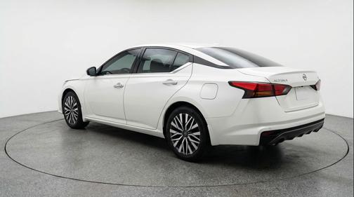 Glacier White 2025 Nissan Altima SV FWD