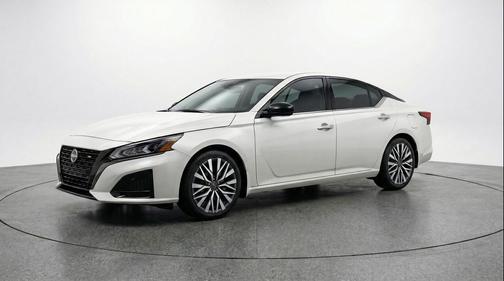Glacier White 2025 Nissan Altima SV FWD