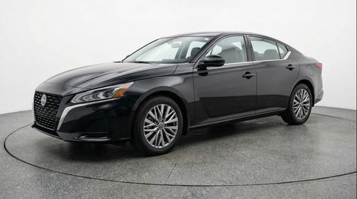 Super Black 2025 Nissan Altima SV FWD