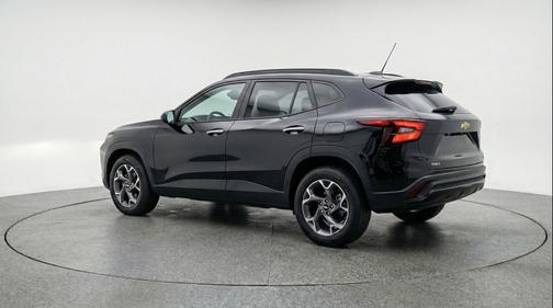 Mosaic Black Metallic 2025 Chevrolet Trax LT