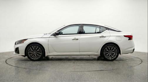 Glacier White 2025 Nissan Altima SV FWD