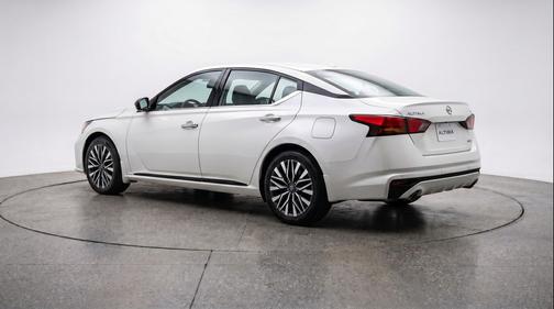 Glacier White 2025 Nissan Altima SV FWD