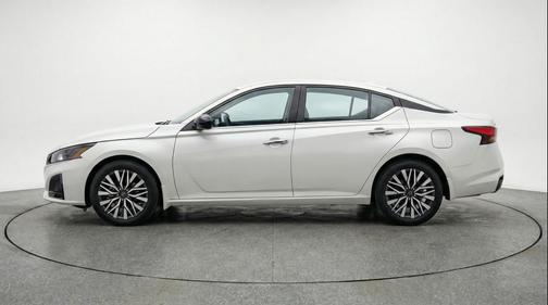 Glacier White 2025 Nissan Altima SV FWD