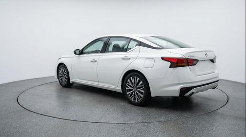 Glacier White 2025 Nissan Altima SV FWD