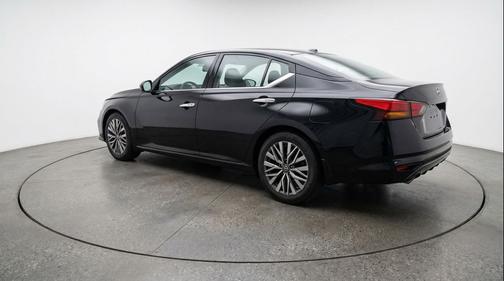 Super Black 2025 Nissan Altima SV FWD