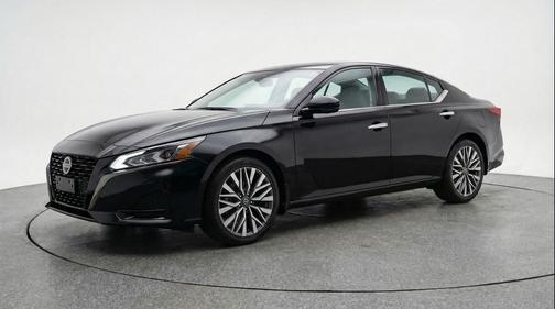 Super Black 2025 Nissan Altima SV FWD