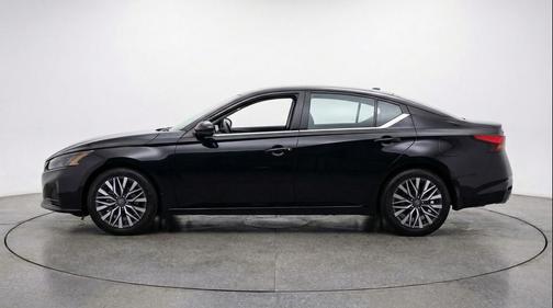 Super Black 2025 Nissan Altima SV FWD