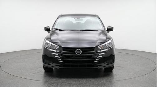 Super Black 2025 Nissan Versa 1.6 SV