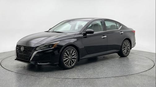 Super Black 2025 Nissan Altima SV FWD