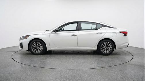 Glacier White 2025 Nissan Altima SV FWD