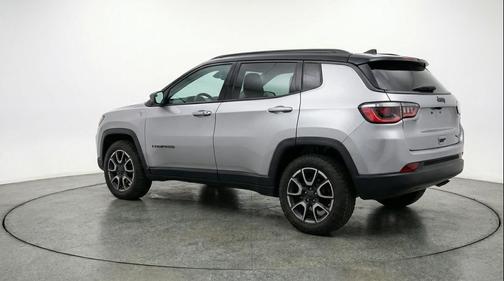 Silver Zynith Metallic Clearcoat 2025 Jeep Compass Trailhawk