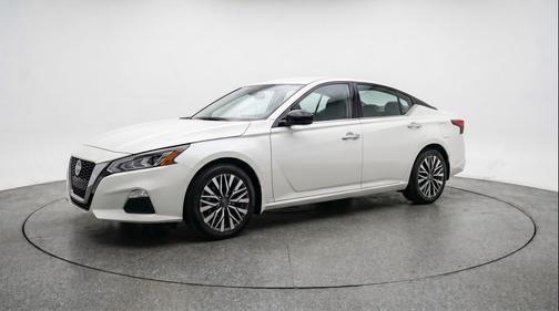 Glacier White 2025 Nissan Altima SV FWD