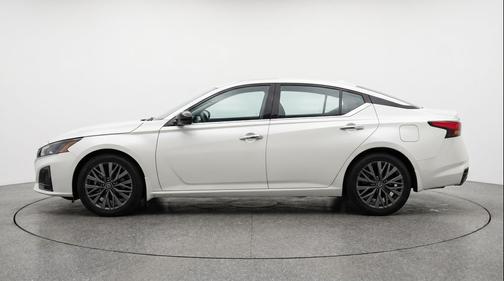 Glacier White 2025 Nissan Altima SV FWD