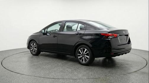 Super Black 2025 Nissan Versa 1.6 SV