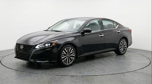 Super Black 2025 Nissan Altima SV FWD