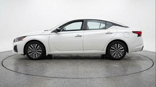 Glacier White 2025 Nissan Altima SV FWD