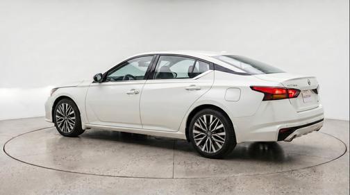 Glacier White 2025 Nissan Altima SV FWD
