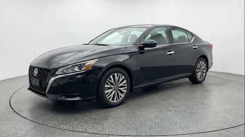 Super Black 2025 Nissan Altima SV FWD