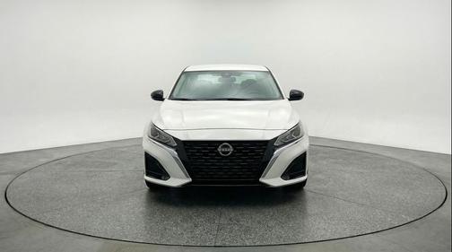 Glacier White 2025 Nissan Altima SV FWD