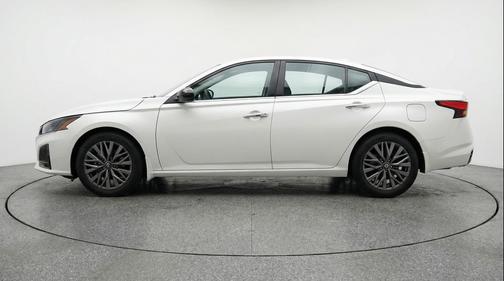 Glacier White 2025 Nissan Altima SV FWD