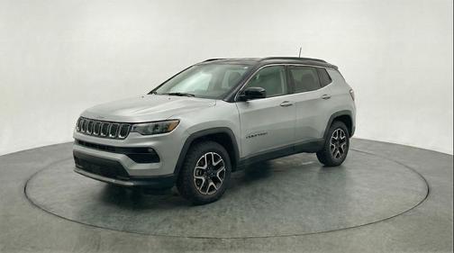 Silver Zynith Metallic Clearcoat 2025 Jeep Compass Trailhawk