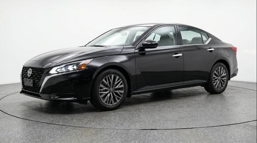 Super Black 2025 Nissan Altima SV FWD