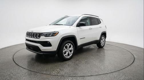 Bright White Clearcoat 2025 Jeep Compass Latitude