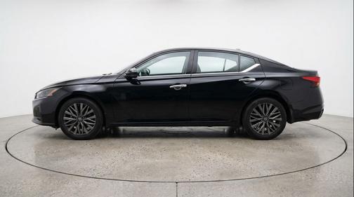 Super Black 2025 Nissan Altima SV FWD