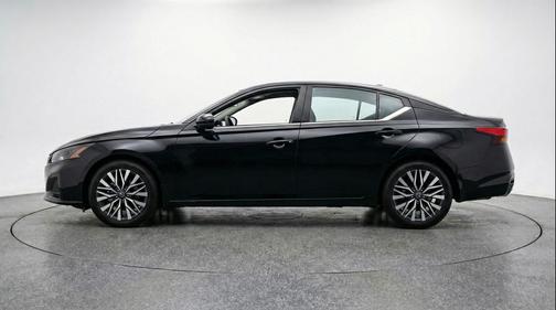 Super Black 2025 Nissan Altima SV FWD