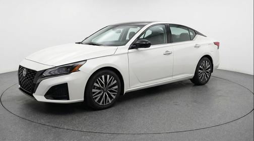 Glacier White 2025 Nissan Altima SV FWD