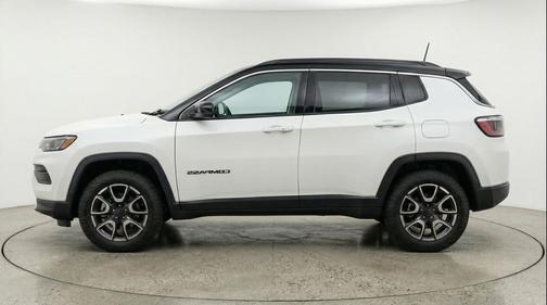 Silver Zynith Metallic Clearcoat 2025 Jeep Compass Trailhawk
