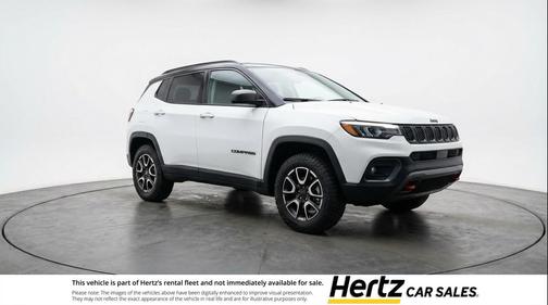 Silver Zynith Metallic Clearcoat 2025 Jeep Compass Trailhawk