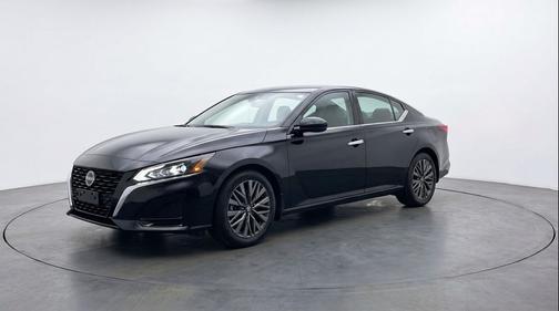 Super Black 2025 Nissan Altima SV FWD
