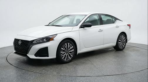 Glacier White 2025 Nissan Altima SV FWD