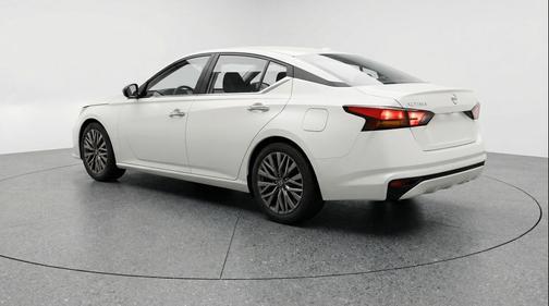 Glacier White 2025 Nissan Altima SV FWD