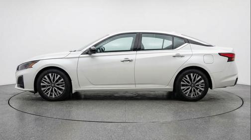 Glacier White 2025 Nissan Altima SV FWD