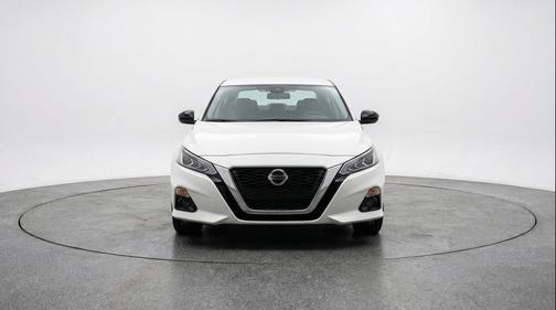 Glacier White 2025 Nissan Altima SV FWD