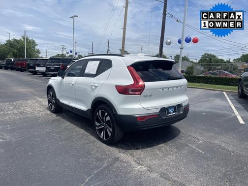 Crystal White 2024 Volvo XC40 B5 ULTIMATE DARK THEME