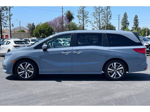 Sonic Gray Pearl 2024 Honda Odyssey
