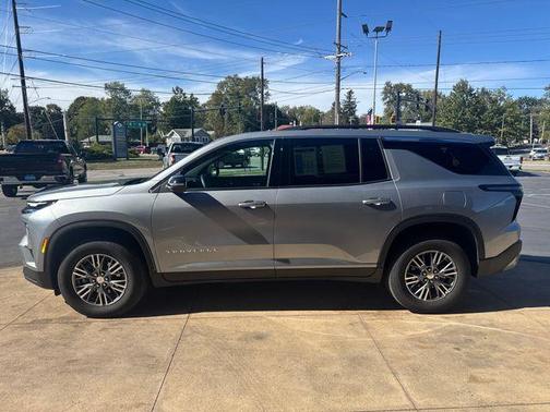 2025 Chevrolet Traverse LT