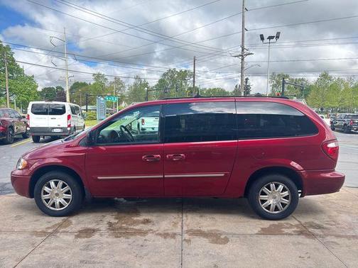 2005 Chrysler Town & Country Touring