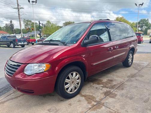 2005 Chrysler Town & Country Touring