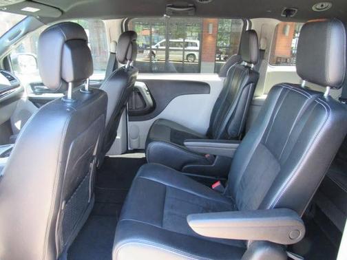Photo 4 of 5 of 2019 Dodge Grand Caravan SXT