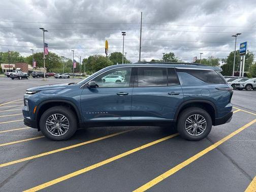 2025 Chevrolet Traverse LT
