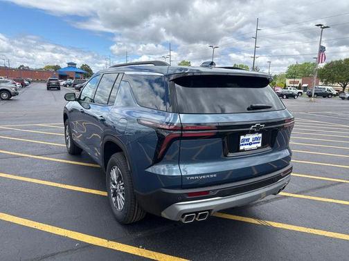 2025 Chevrolet Traverse LT