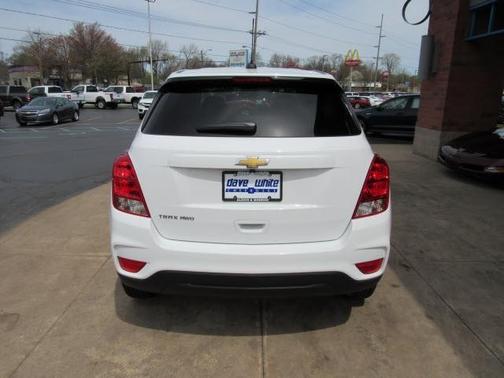 Photo 4 of 27 of 2020 Chevrolet Trax LS