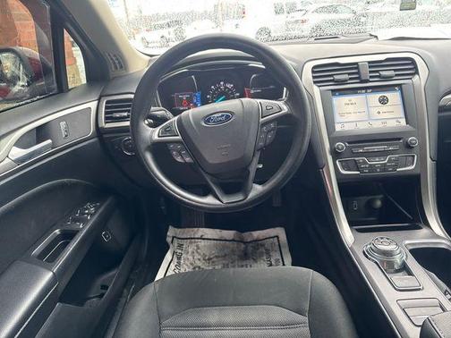 2017 Ford Fusion Hybrid SE