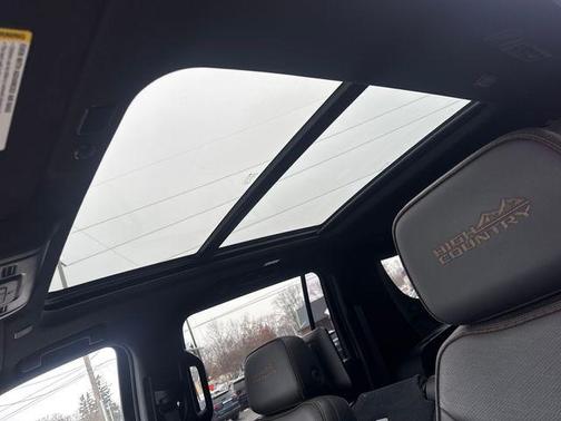 2021 Chevrolet Suburban High Country