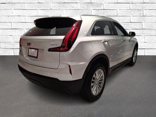 Crystal White Tri-Coat 2024 Cadillac XT4 Luxury